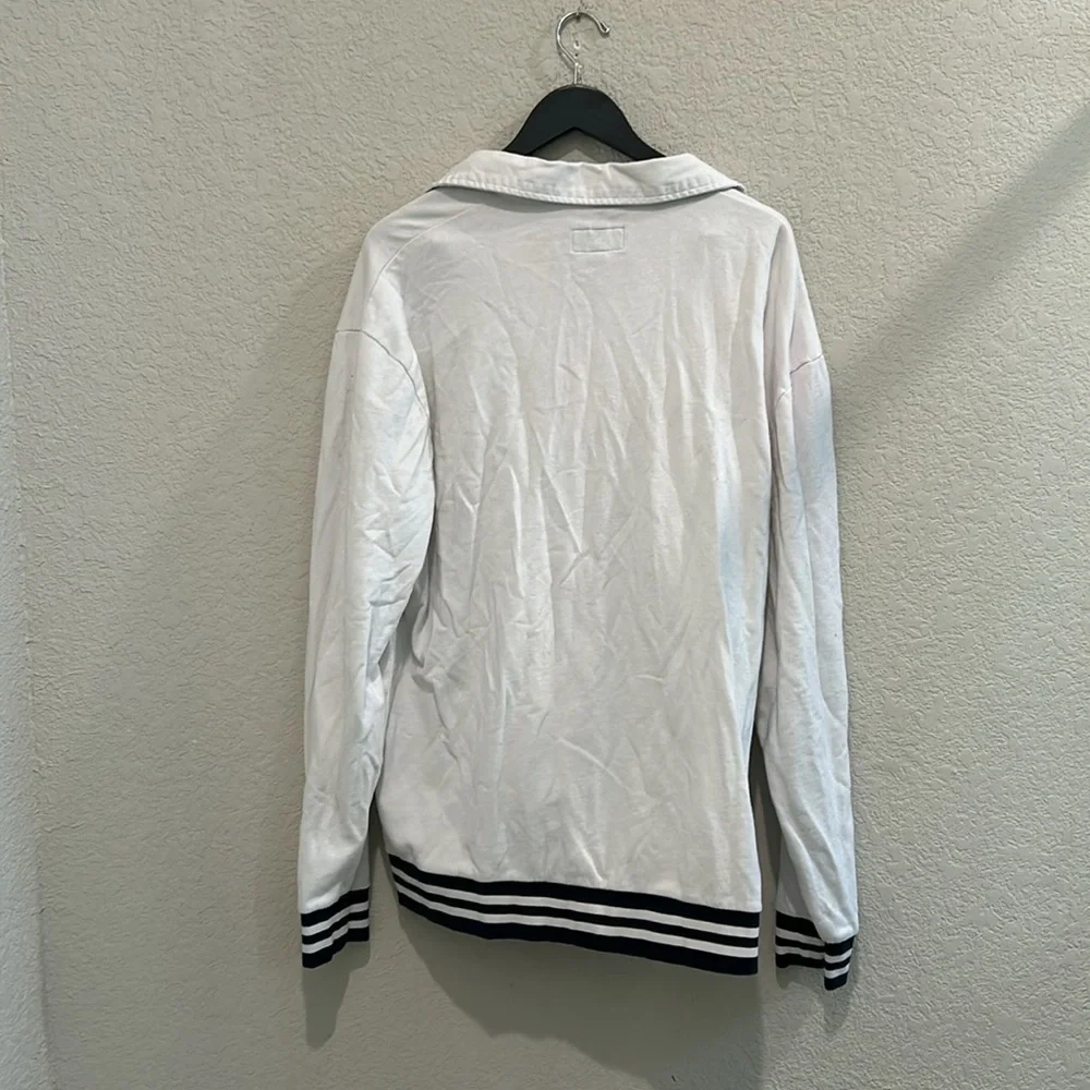 True religion white two pockets on either side size 2xl